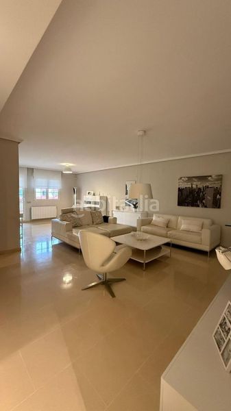 Foto f7e7ff46-8c5d-45a2-aef4-6d09607a6d79. Rent flat in Loja