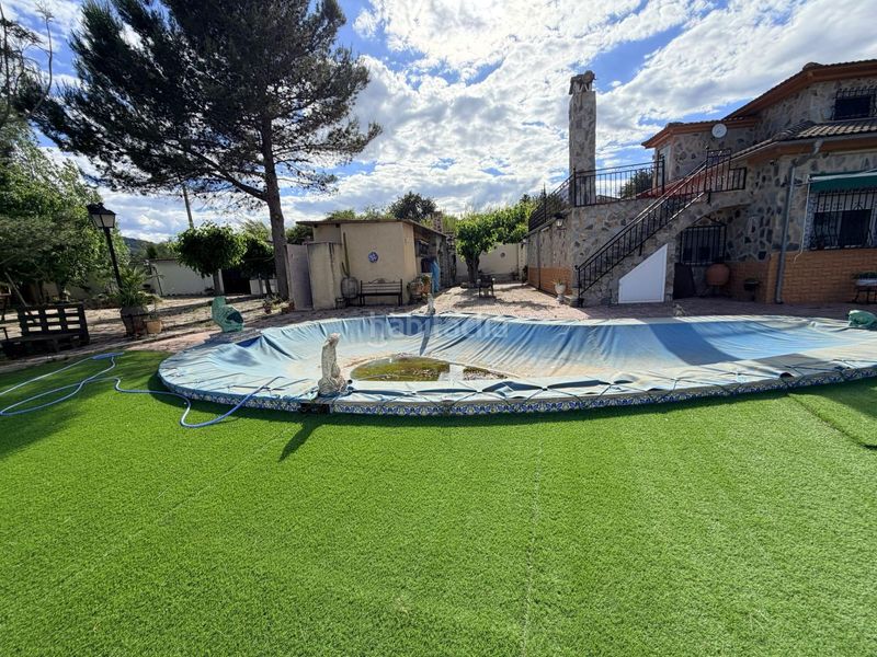 Foto 3962b560-6eed-4b08-98c5-80cae966c094. Xalet amb aparcament piscina a Albaida