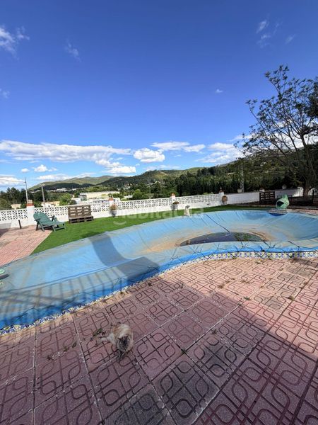Foto 5e87adce-9abe-429b-94a4-01ff5c15b7a6. Xalet amb aparcament piscina a Albaida