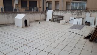 Business premise in Can Tintorer-Can Tries. Local comercail con terraza en venta