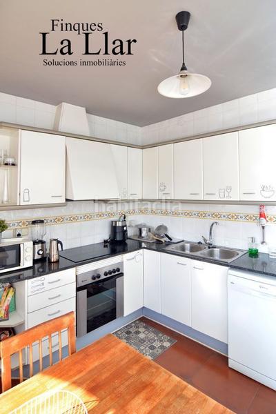 Foto 3f3ef56a-ad6c-4705-853b-bb94e84f359b. Casa amb calefacció a Centre-Estació Gavà