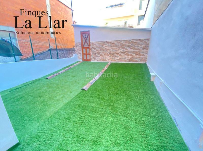 Foto cc3d63a7-8d4b-4bb3-b90c-c877e1cafb8d. Reihenhaus in Centre-Estació Gavà