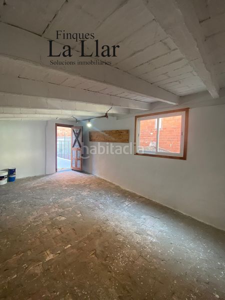 Foto f42d686d-207b-46fe-a23b-ac863c567709. Casa adossada a Centre-Estació Gavà