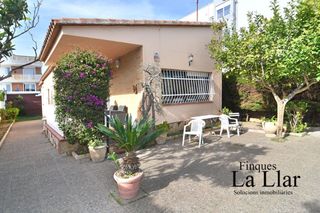Casa a Mar i Sol. Casa en una sola planta con gran parcela en can bou  castelldefe