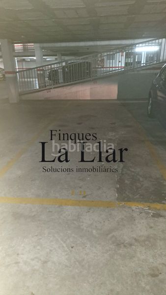 Foto f307aaf2-6b27-4d54-815f-9430d84ee728. Aparcament cotxe a La Roureda Viladecans