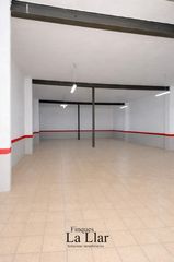 Rent Business premise in Centre-Estació. Amplio local comercial en alquiler en gavà