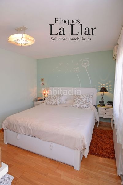 Foto 9100bd1b-712b-4e64-b887-ea90a8cc66e3. Casa adossada amb calefacció a Passeig Maragall Gavà