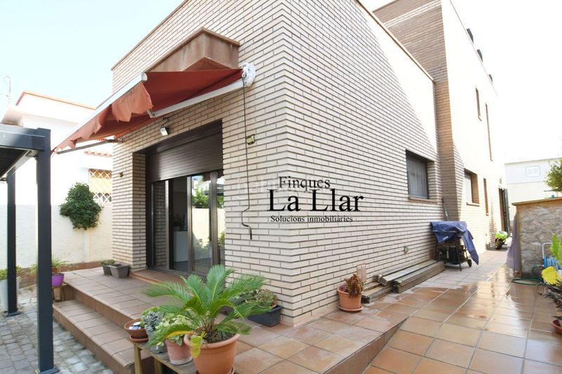 Foto 402cf71c-5135-4660-96a2-93bb7231e9e3. Casa amb calefacció piscina a Torrent Ballester Viladecans