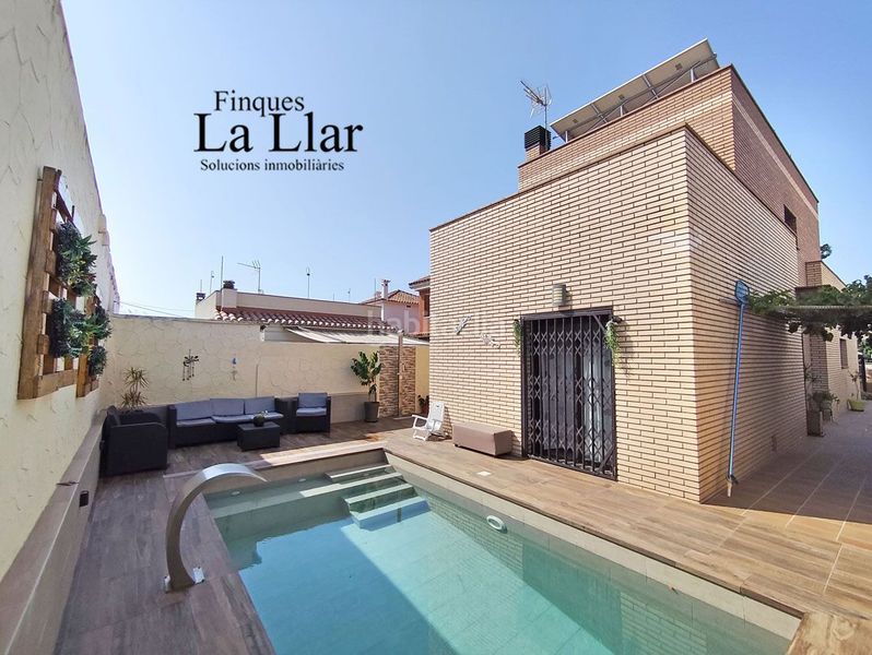 Foto 49f81e8d-9f84-452d-9437-a2edb91ac03a. Casa amb calefacció piscina a Torrent Ballester Viladecans