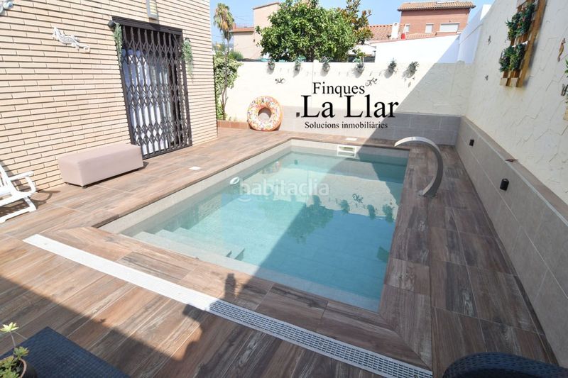 Foto 8c915a65-bfb7-4e5b-925d-70ea267f3543. Casa amb calefacció piscina a Torrent Ballester Viladecans