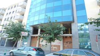 Edifici a Centrevila. Obra parada en venta  vilanova i la geltrú