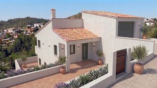 Xalet  Carrer delta de l'ebre 23. Oportunidad de inversión: amplio chalet con vistas al mar en cal