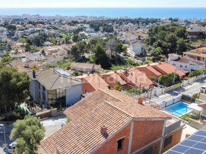 Foto d1f7fd8e-cef5-4556-843d-368e487511a0. Chalet in carrer colòmbia 27 in Segur de Calafell nucli urbà Segur de Calafell