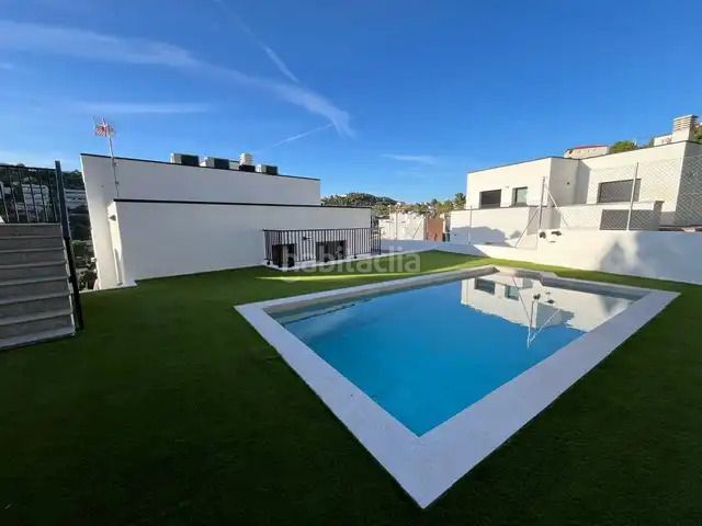 Foto 6e261087-d79d-4a71-b6c9-e22af15ac4ff. Xalet 257m<sup>2</sup> amb calefacció aparcament piscina a Segur de dalt Segur de Calafell