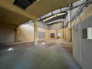 Industrial building in Carretera barcelona 36. Excelente nave industrial adosada de 546 m² con doble acceso en