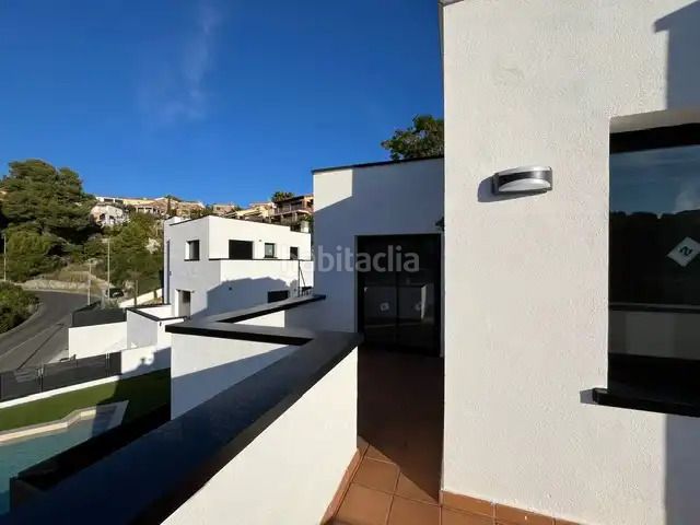 Foto c6b6cde2-3797-42bc-b8ab-e6a3f1ad9542. Xalet 257m<sup>2</sup> amb calefacció aparcament piscina a Segur de dalt Segur de Calafell