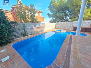 Casa  Calle muntanya. Espectacular casa adosada con piscina en sant quirze del valls