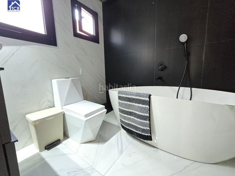 Foto 0cb45160-7f85-41bb-857c-91e1b5bf0eea. Casa adossada a Creu de Barberà Sabadell