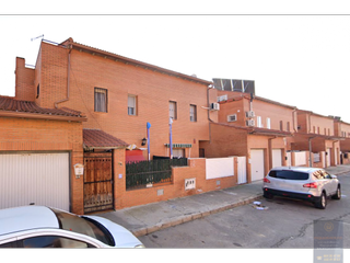 Casa en Chozas de Canales. Venta de casa independiente en la localidad de chozas de canales