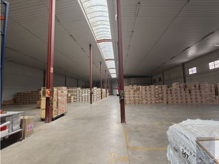 Lloguer Nau industrial a Santa Cruz del Retamar. Nave undustrial con muellles de carga en la nacional v
