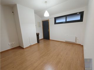 Location Appartement à Santa Cruz del Retamar. Alquiler piso dos dormitorios semiamueblado.