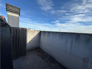 Miete Etagenwohnung in Santa Cruz del Retamar. Alquiler piso dos dormitorios semiamueblado.