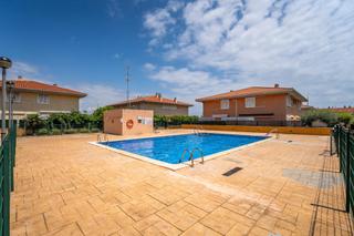 Casa adossada  Carrer carrer josep pla, 2. Chalet adosado