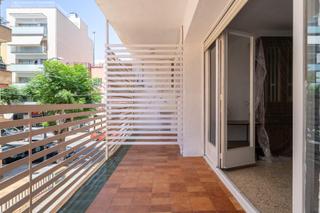 Pis  Mare molas. Amplio piso de 4 habitaciones con ascensor en zona ponent