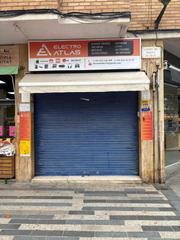 Location Local commercial à Vila-seca Poble. Es lloga local comercial a vilaseca  zona mercat