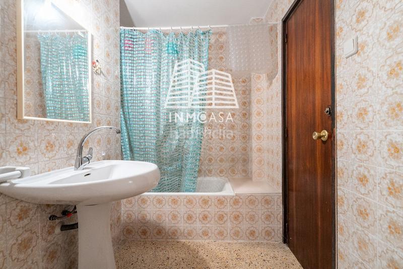 Foto b98471f0-81d6-4b7a-b316-ad7dae2e721f. Pis amb piscina a Ponent Reus