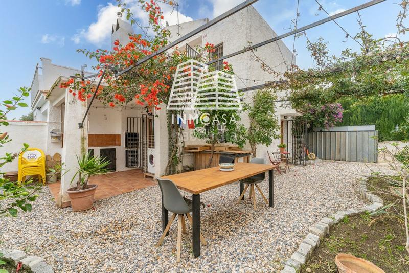 Foto 124db25c-9ce4-4e15-b89c-d0e5b4f4a510. Casa adosada chalet en casalot en Centre Miami Platja