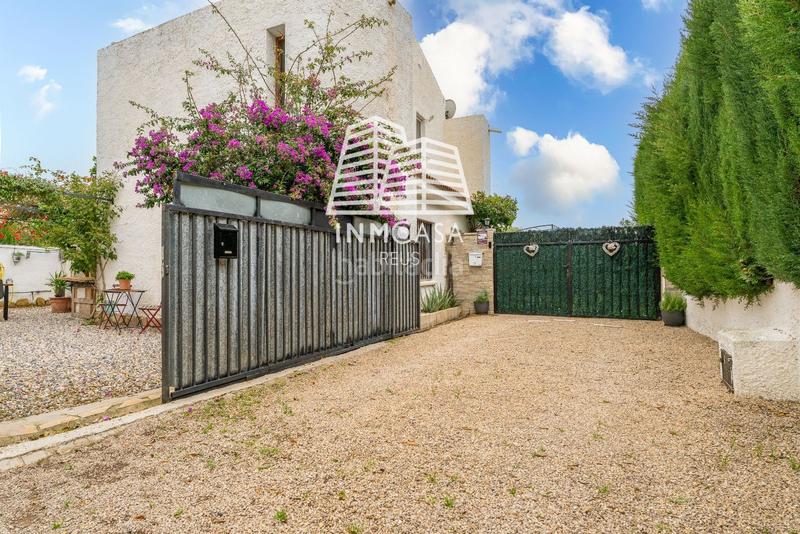 Foto 26b487e2-6039-488b-a3a2-3eb508eae491. Casa adosada chalet en casalot en Centre Miami Platja