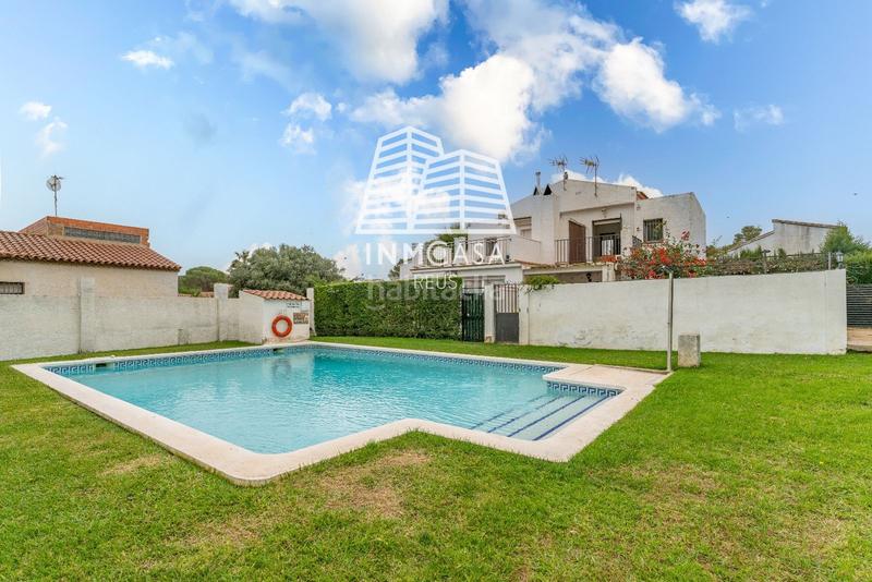 Foto 278f8d6a-b968-4085-8e43-ff3b22a51dd8. Casa adosada chalet en casalot en Centre Miami Platja