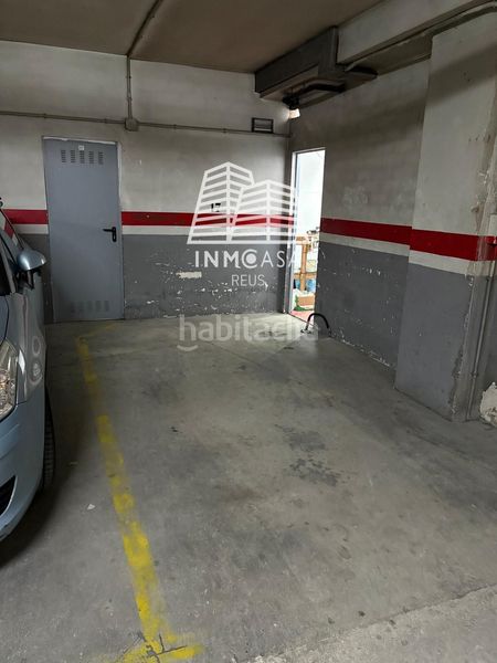 Foto f9b6902f-ce4e-4f3c-b4bf-9d2f6a6a3069. Aparcament cotxe a Centre Reus
