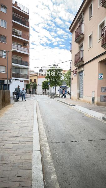 Foto 1eff83dc-fd92-4297-8fba-73a91ebccaa2. Aparcament cotxe a Centre Reus
