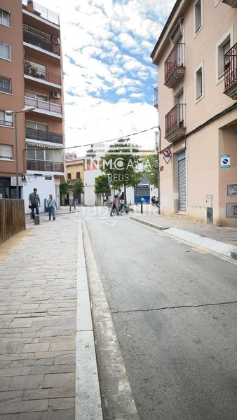Foto 9607add5-e558-4c82-97de-e48d5d592069. Aparcament cotxe a Centre Reus