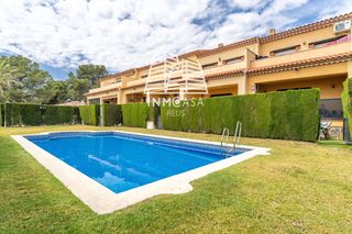 Reihenhaus  Bilbao de. En montroig del camp