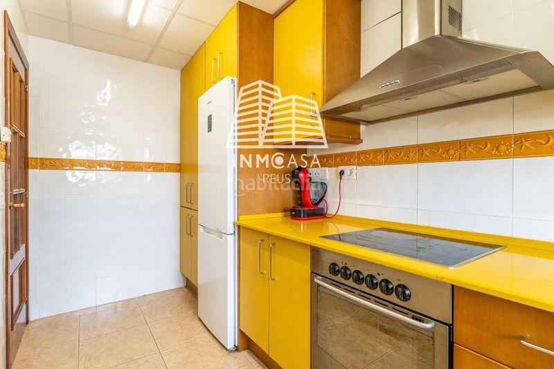 Foto 420b8ff9-8126-445f-b986-e130814123a9. Casa adossada amb piscina a Centre Miami Platja