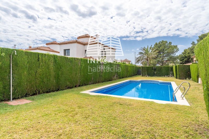 Foto 748d15ec-f691-412b-a6da-ba1165fa886f. Casa adossada amb piscina a Centre Miami Platja