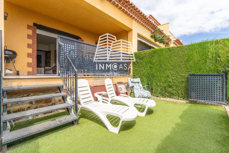 Foto c6dba473-b380-4631-aa39-b178567eb4af. Casa adossada amb piscina a Centre Miami Platja