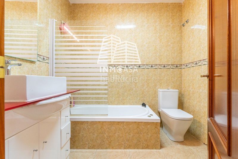 Foto d662725c-d5a4-4ff4-94d3-b8a639e20cc9. Casa adossada amb piscina a Centre Miami Platja