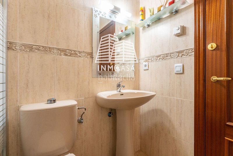 Foto f24d6510-7bea-4756-bf4c-9c70e6c0b591. Casa adossada amb piscina a Centre Miami Platja