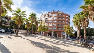 Pis  Vidal i barraquer. Piso exterior de 2 habitaciones dobles y 2 baños en constantí