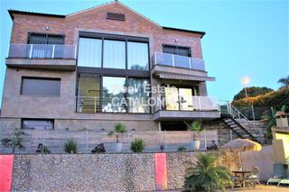 Casa a Avinguda mare de du de grcia 6. Casa de alto standing.