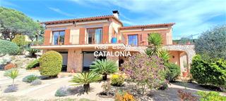 Xalet a Serra Brava. Casa soleada con vistas al mar i cerca de cala canyelles