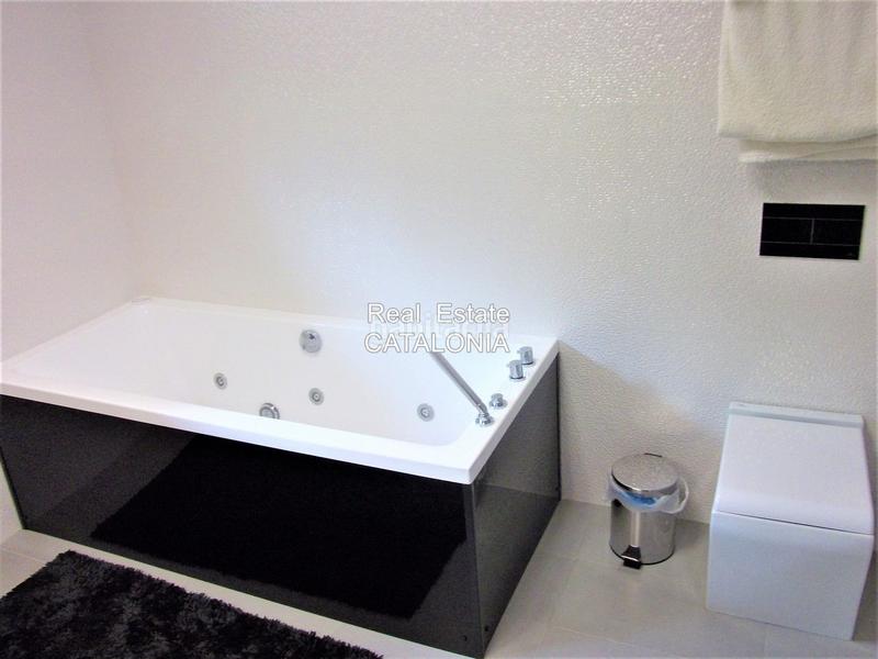 Foto 96e6defe-559f-431e-a42d-e85e3748ce98. Chalet avec chauffage parking piscine dans Montgoda Lloret de Mar