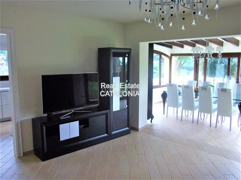 Foto b6a2e9ab-54e8-4c7b-8524-5b36ffb80c83. Chalet avec chauffage parking piscine dans Montgoda Lloret de Mar