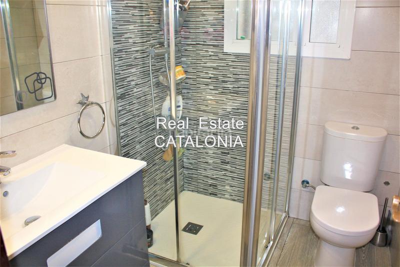 Foto 34cda335-eac1-4b08-b24e-50bdf23449ae. Chalet fantástica casa con piscina y vistas al mar en Lloret de Mar