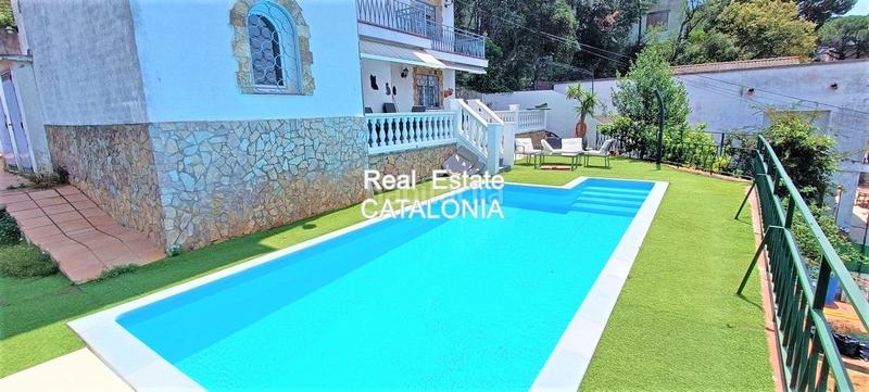 Foto 55ebb667-e540-4220-8986-d91f4148fe5d. Chalet fantástica casa con piscina y vistas al mar en Lloret de Mar