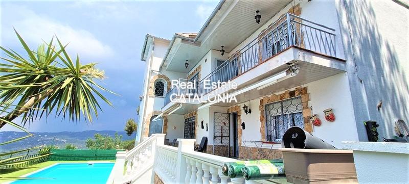 Foto 5cd4edd9-f5a8-463d-94bc-e5e9ef950cef. Chalet fantástica casa con piscina y vistas al mar en Lloret de Mar